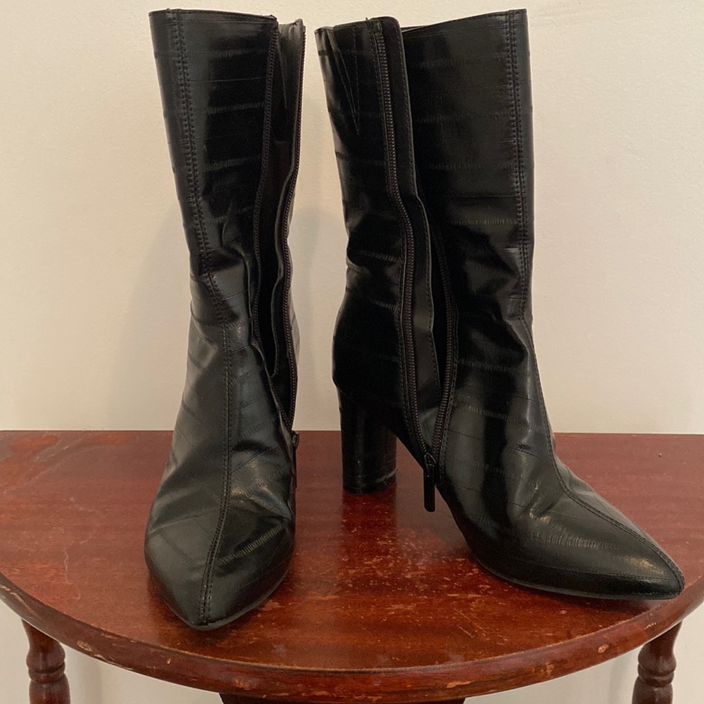 ⭐⭐ 8 for $25 Amelia Grace, black, mid/calf, boot with 2.5 inch heel, size 6